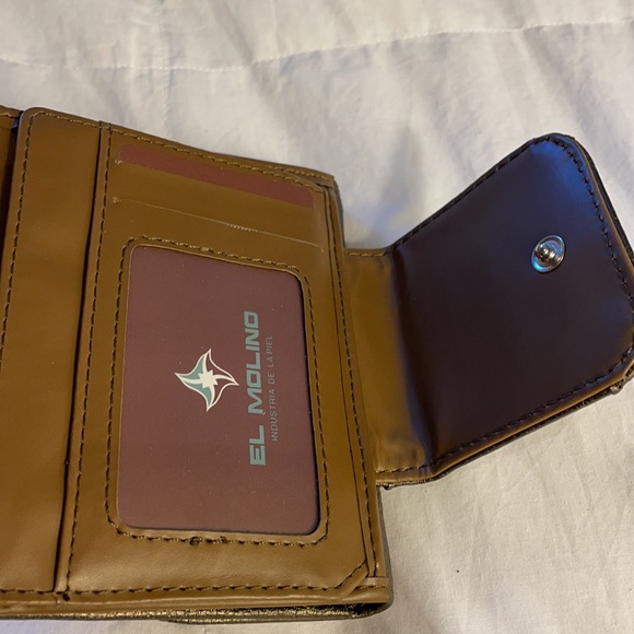 Fashionable multi-compartment wallet by Burghley - ample slots and sections NWT - Picture 8 of 11